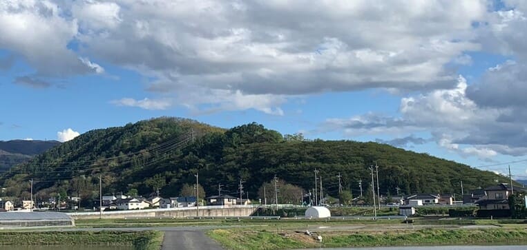 弘法山古墳の遠景写真