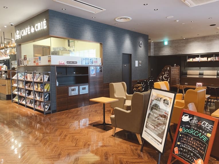 未来屋書店松本店内のカフェ画像